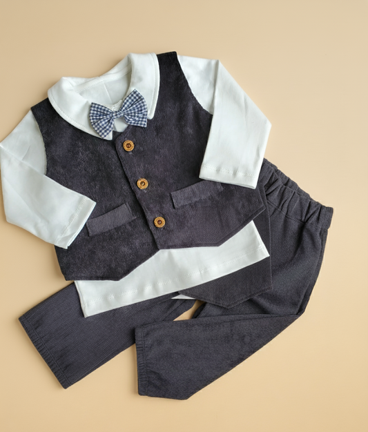 Pequeño Caballero: Conjunto de Chaleco, Polo y Pantalón Bany Shop Perú